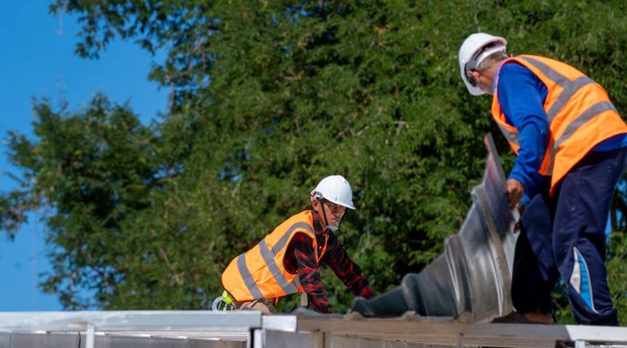 Professional gutter cleaning in Huntington, NY